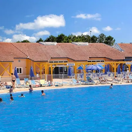 Pavillon, De 4 A 7 Couchages, Dans Superbe Avec Piscine Holiday home *
