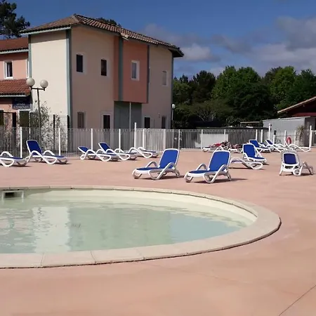 度假居 Pavillon, De 4 A 7 Couchages, Dans Superbe Avec Piscine *